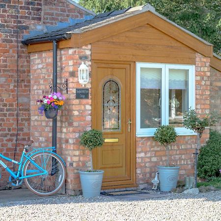 Saughall Mill Farm Cottage 체스터 외부 사진