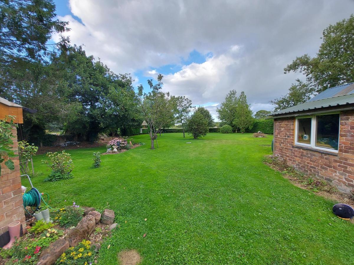 Saughall Mill Farm Cottage 체스터 외부 사진